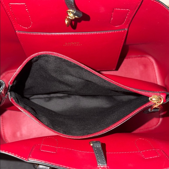 Lauren Ralph Lauren Large Black Bag with Red Interior - Picture 4 of 15